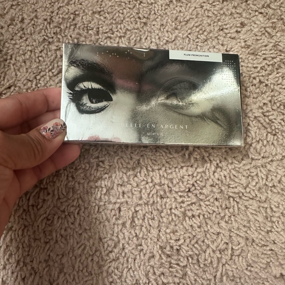 Belle En Argent Panchromatic Eyeshadow Palette in plum premonition